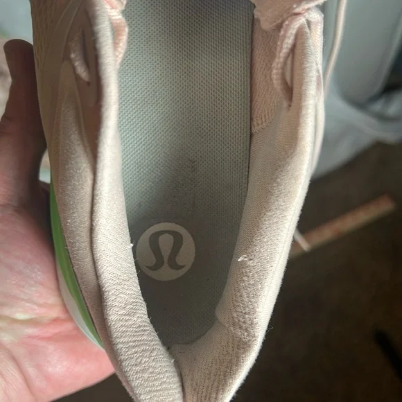 LULULEMON BLISSFEEL WOMEN'S RUNNING SHOE--BUTTER PINK/SCREAM GREEN SZ 9.5 - Picture 10 of 10